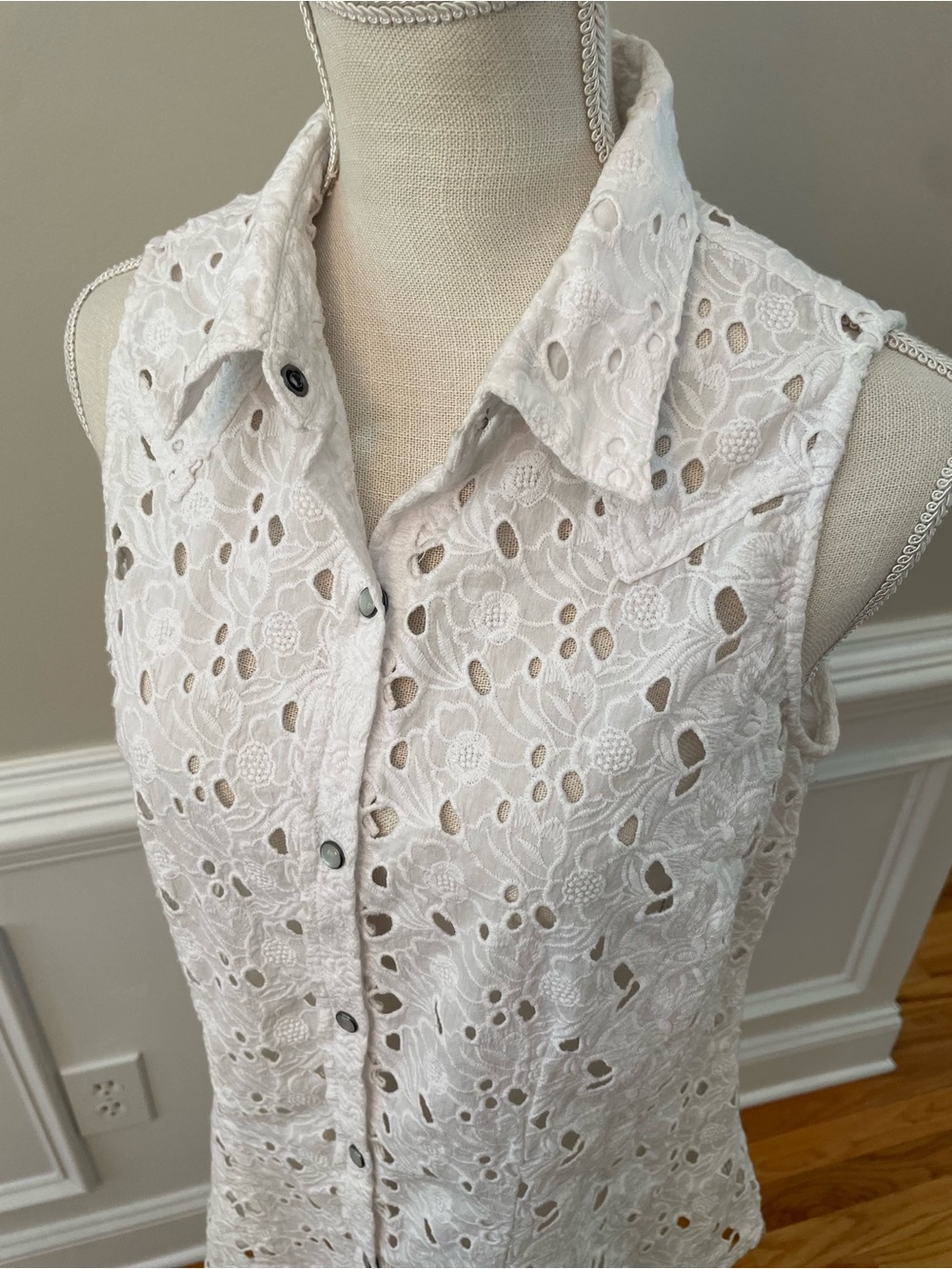 Stetson Women’s Cotton Floral Eyelet Sleeveless Pearl Snap Western Blouse Sz L - Picture 7 of 10